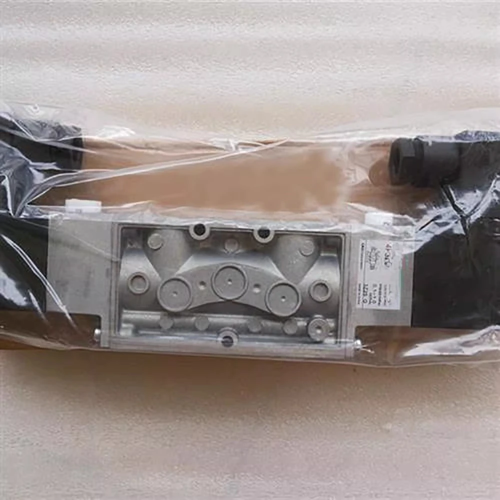 

электромагнитный клапан 4F220/4F320/420/520/530-10-15 -08-AC110VAC220V-DC24V