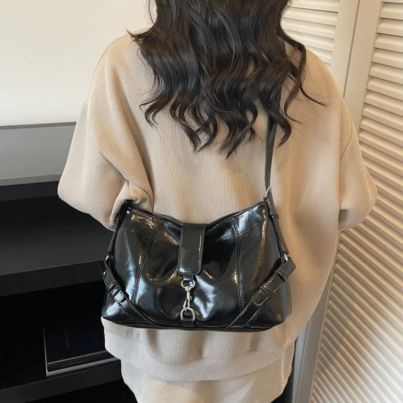 

Modern Chic Leather Hand Bag Elegant Paris Vintage Classic Design Casual Crossbody Tote Bag Trendy Contemporary Ladies Street