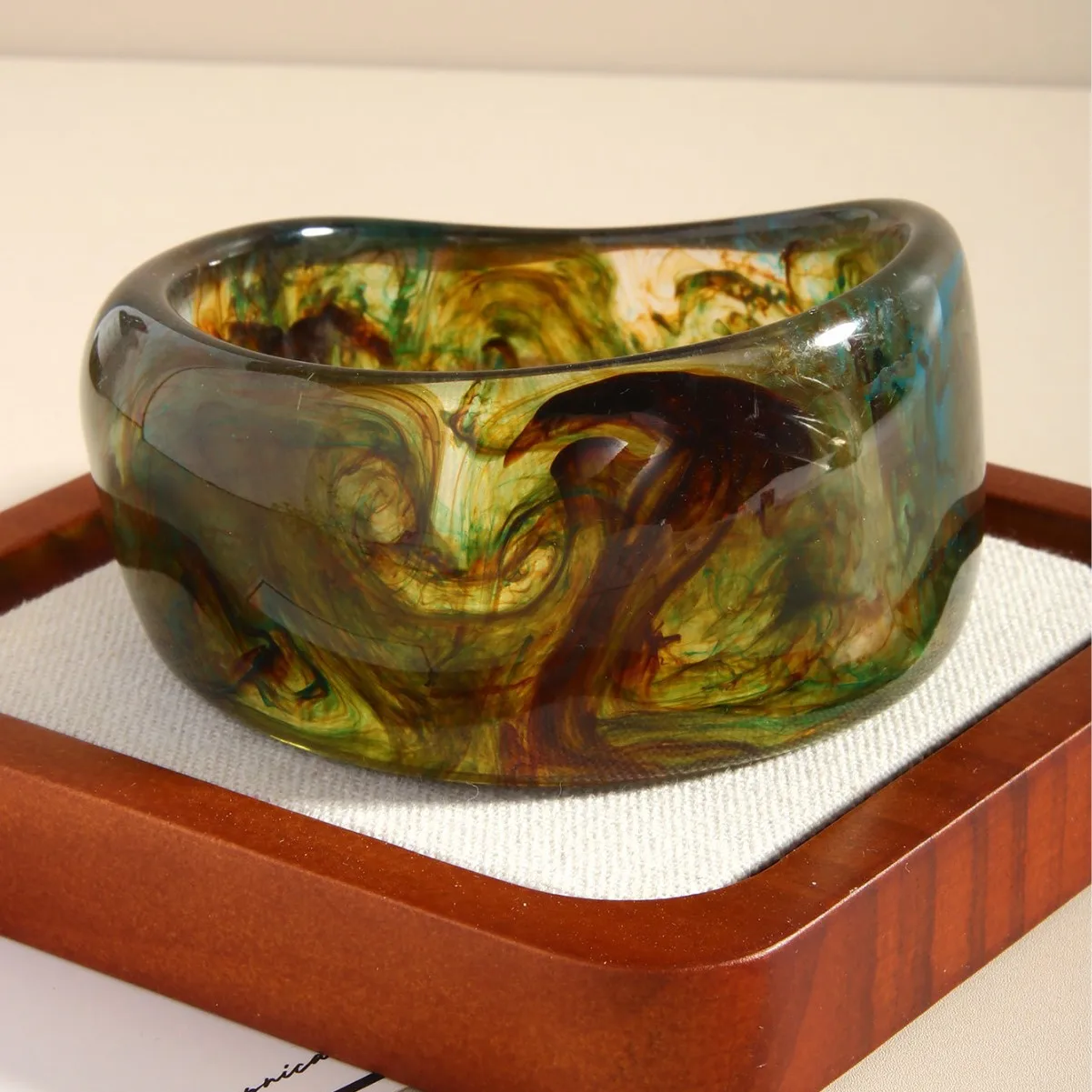 Exaggerated irregular translucent gradient wide face bracelet resin acrylic geometric bracelet