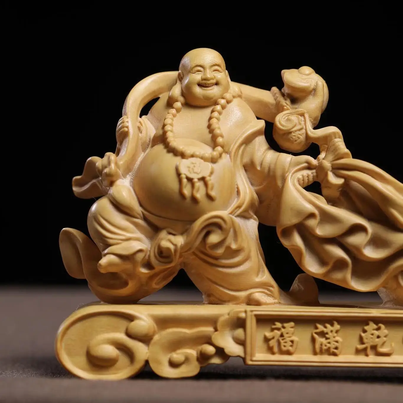 Small leaf boxwood carving Aoyu Guanyin carving wood decoration Buddha statue root carving Wenwan