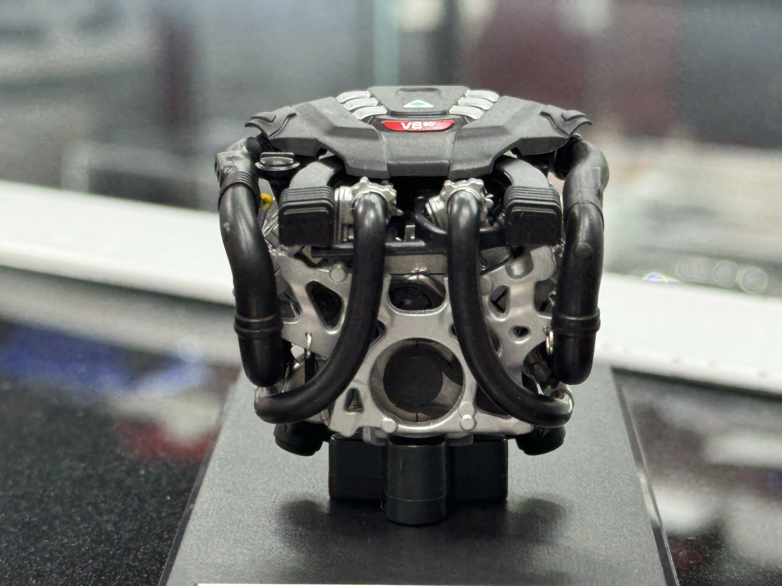 Diecast escala 1:18 motorhelix alfa romeo gta v6 motor modelo de carro de plástico brinquedo colecionável presente lembrança exibição ornamento