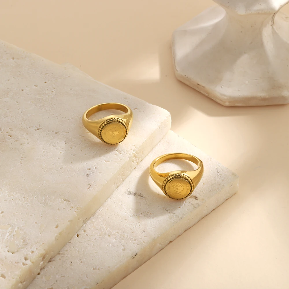 Anlauffreie Edelstahl-Siegelringe mit Goldauflage und Porträt von Königin Elizabeth, Retro-Münzengravur-Bandringe für Damen und Herren – Detail 5