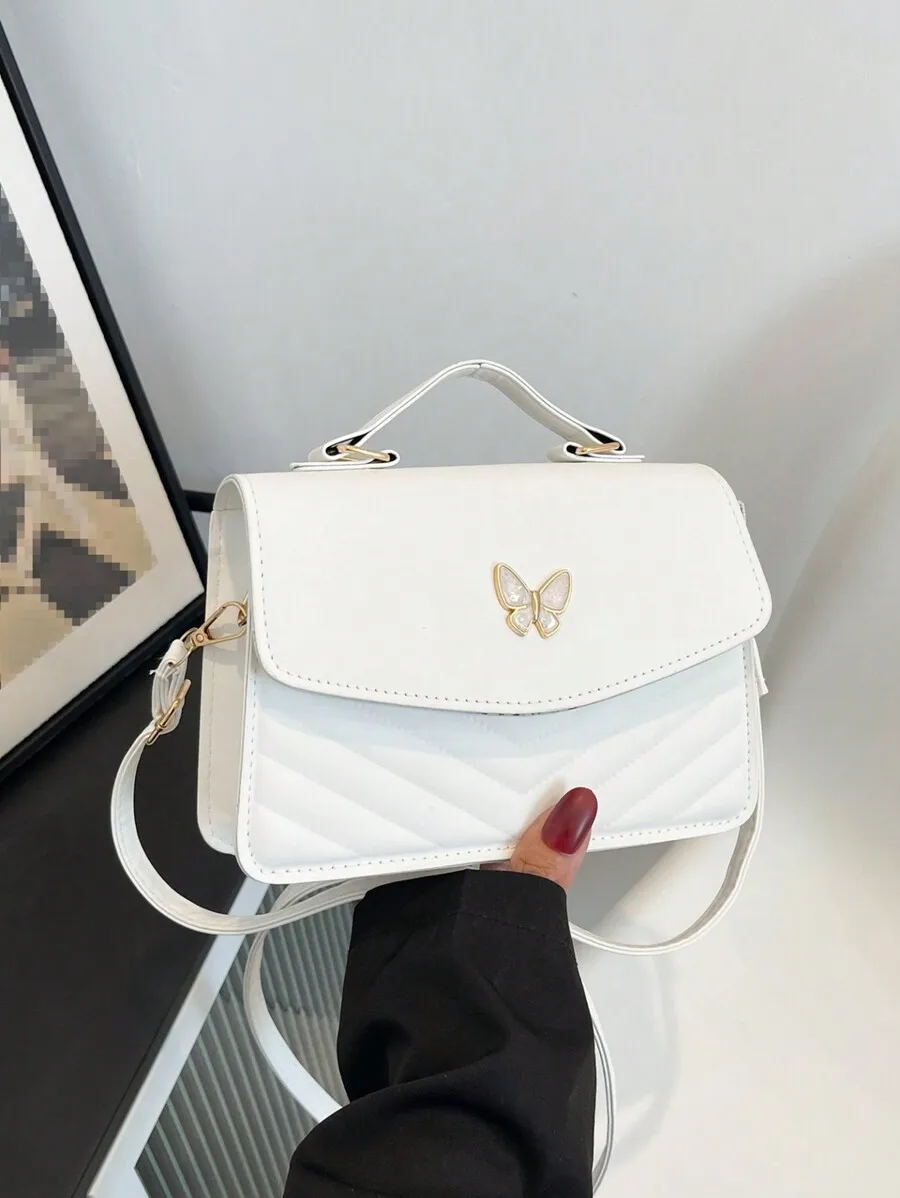 

Белая стеганая сумка-кроссбоди из искусственной кожи с застежкой-бабочкой