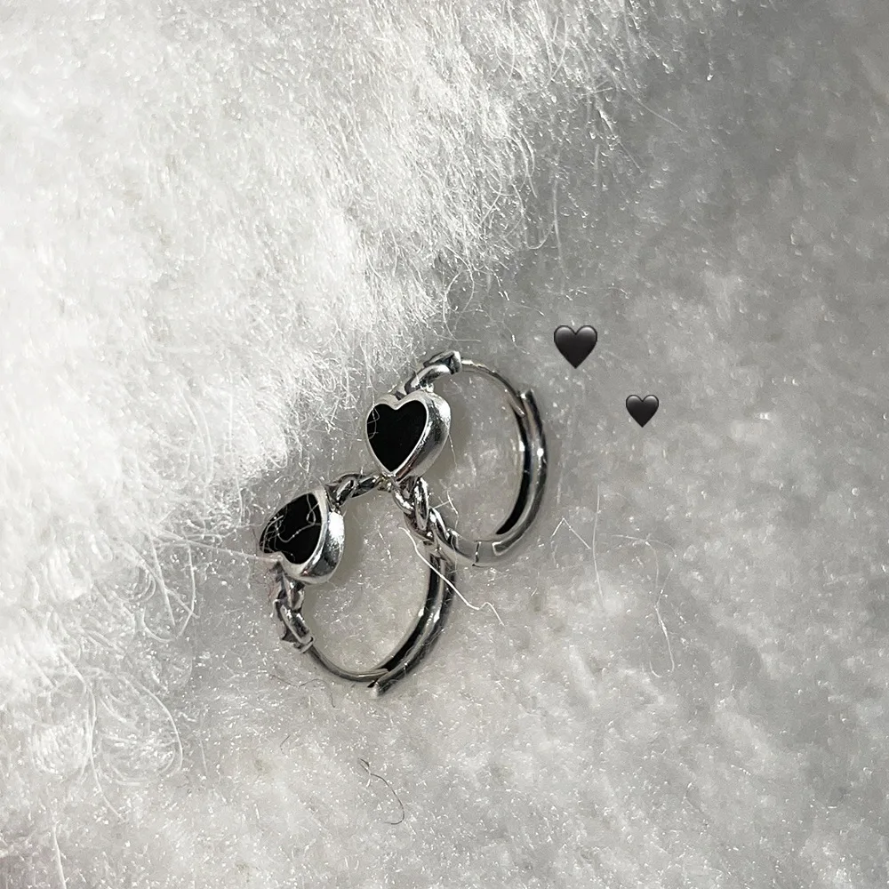 2024 Stainless Steel Temperament Simple Inlaid Black Flower Black Heart Hoop Earrings for Women Party Wedding Jewelry