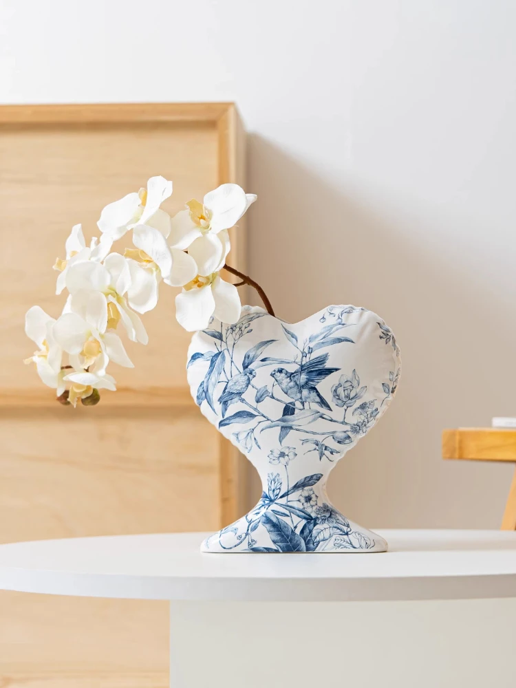 Nordic Ceramic Vase Two Tone Heart-shaped Flower Vase Retro Home Decor Creative Blue and White Porcelain Vase Flower Pot
