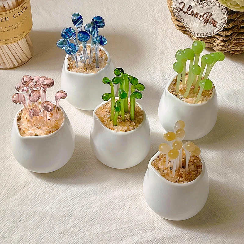 

Artificial succulent combination fingertip potted simulated flower decorations on a glass table, office decoration