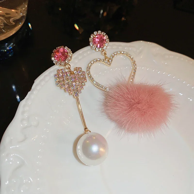 FYUAN Fashion Love Heart Asymmetry Crystal Dangle Earrings Pink Fur Ball Rhinestone Drop Earrings for Women Jewelry Gift