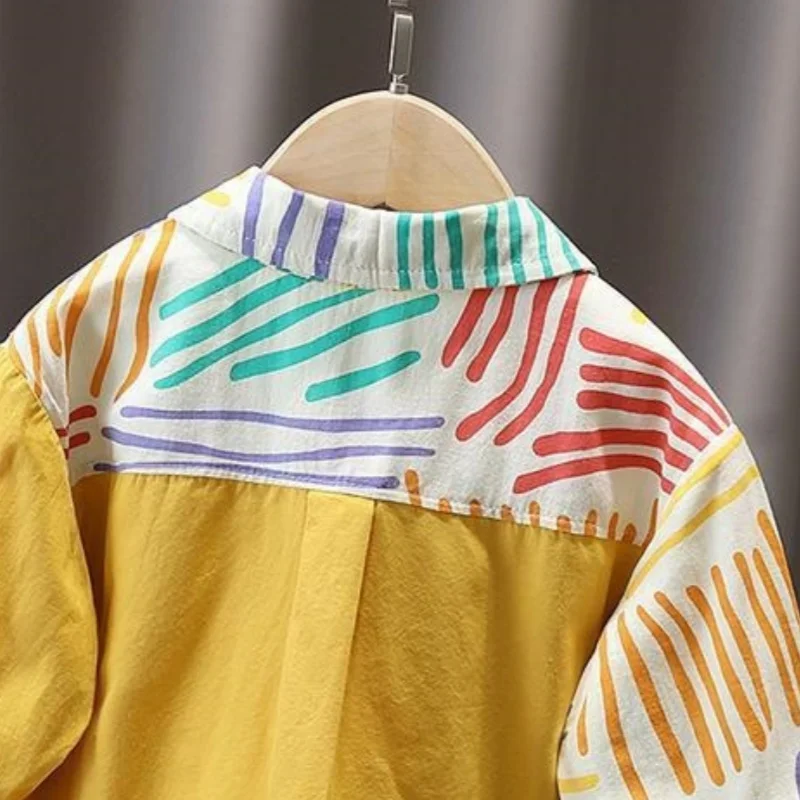 Chłopięca koszulka z długim rękawem, kurtka koszulowa, nowość na wiosnę i lato 2025, odzież dziecięca w paski z blokami kolorów