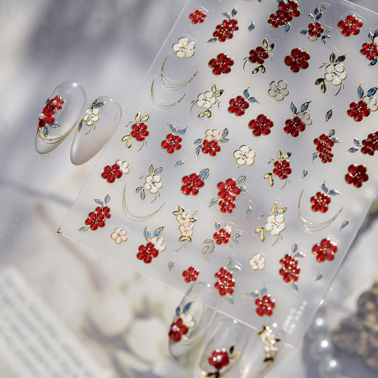 5D Nagelaufkleber im chinesischen Stil, Retro, Rot, Gold, Pflaumenblüte, weiße Pflaume, goldene Linie, selbstklebende Nagelkunst-Aufkleber, Maniküre-Dekor