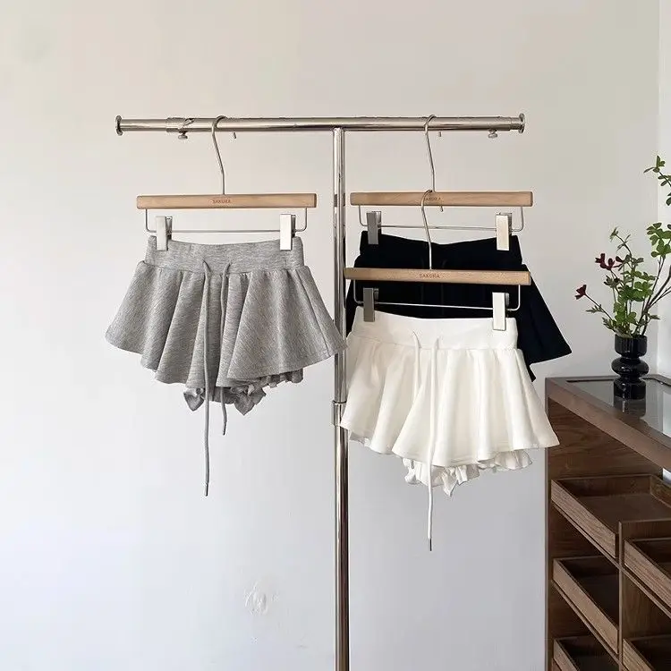 تنورة رياضية كورية غير منتظمة للسيدات صيفية جديدة عالية الخصر رمادية برباط Y2k تنورة قصيرة