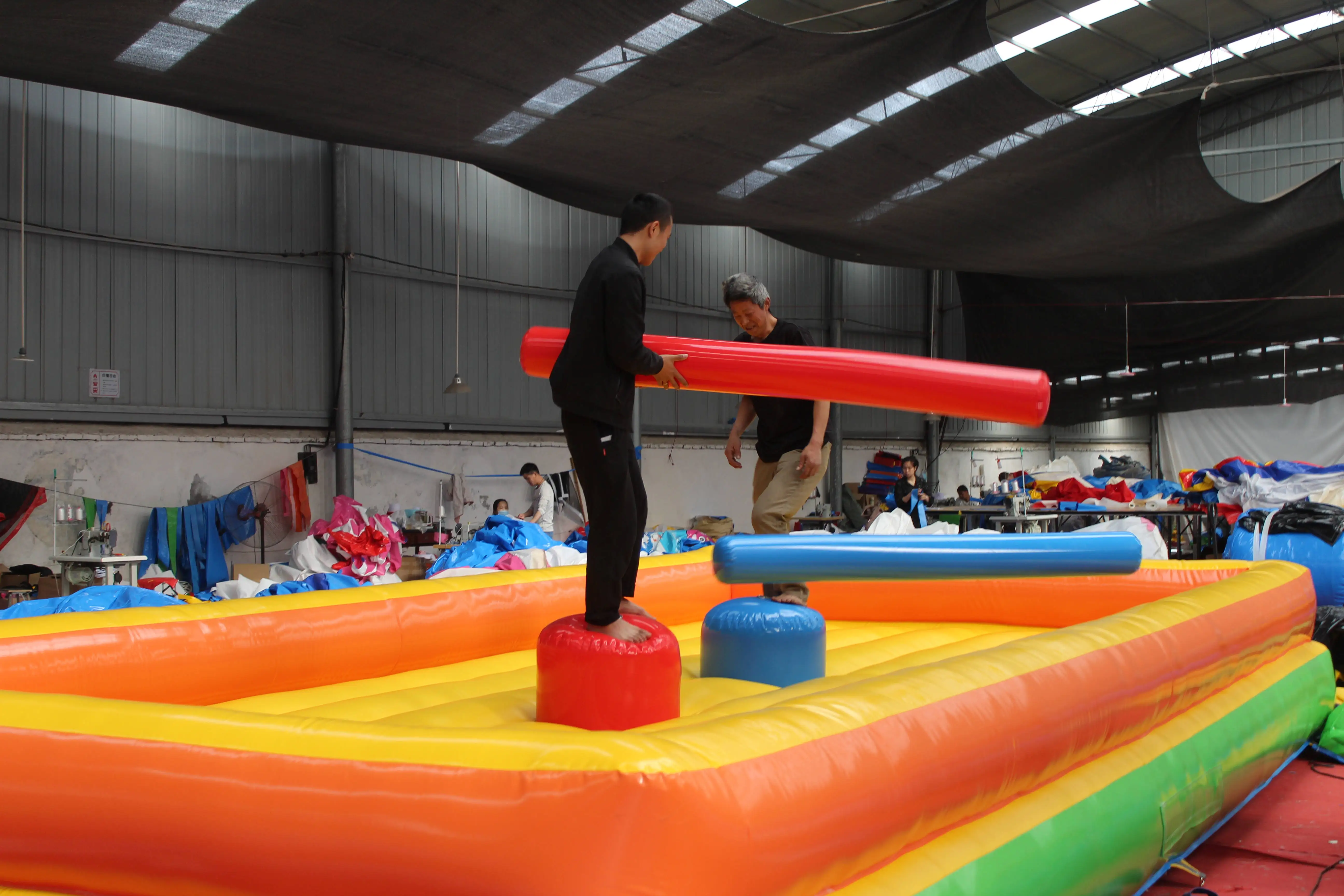 Palos de lucha inflables para interiores para adultos y niños, juegos deportivos interactivos, parque infantil de gladiador inflable de Arena
