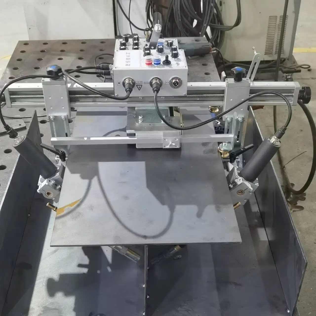 

KA-HE9/2 New Portable Double-Gun Automatic Welding Robot Tractor Industrial High Efficiency MIG Welding Stainless Steel Box-beam