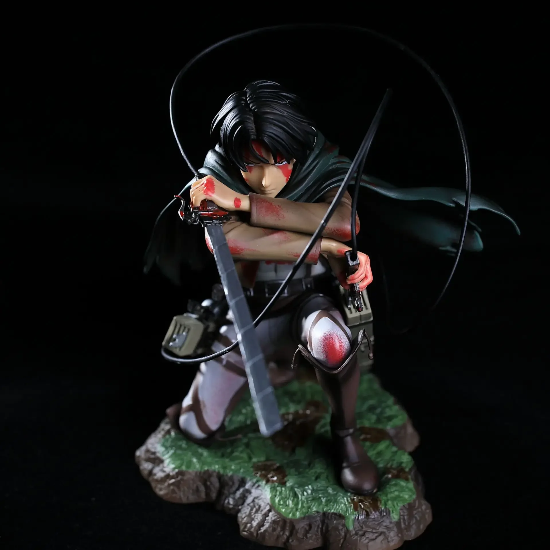 16cm Attack on Titan 2nd Edition Bloody Crouching Commander Levi Doll Hand Model PVC Ornament Collection Decorative Gift