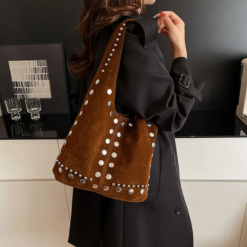 

Ladies Rivet Details Large Capacity Underarm Bag for Commuting Versatile Matte Tote Shoulder Bag 2026 New Style Niche