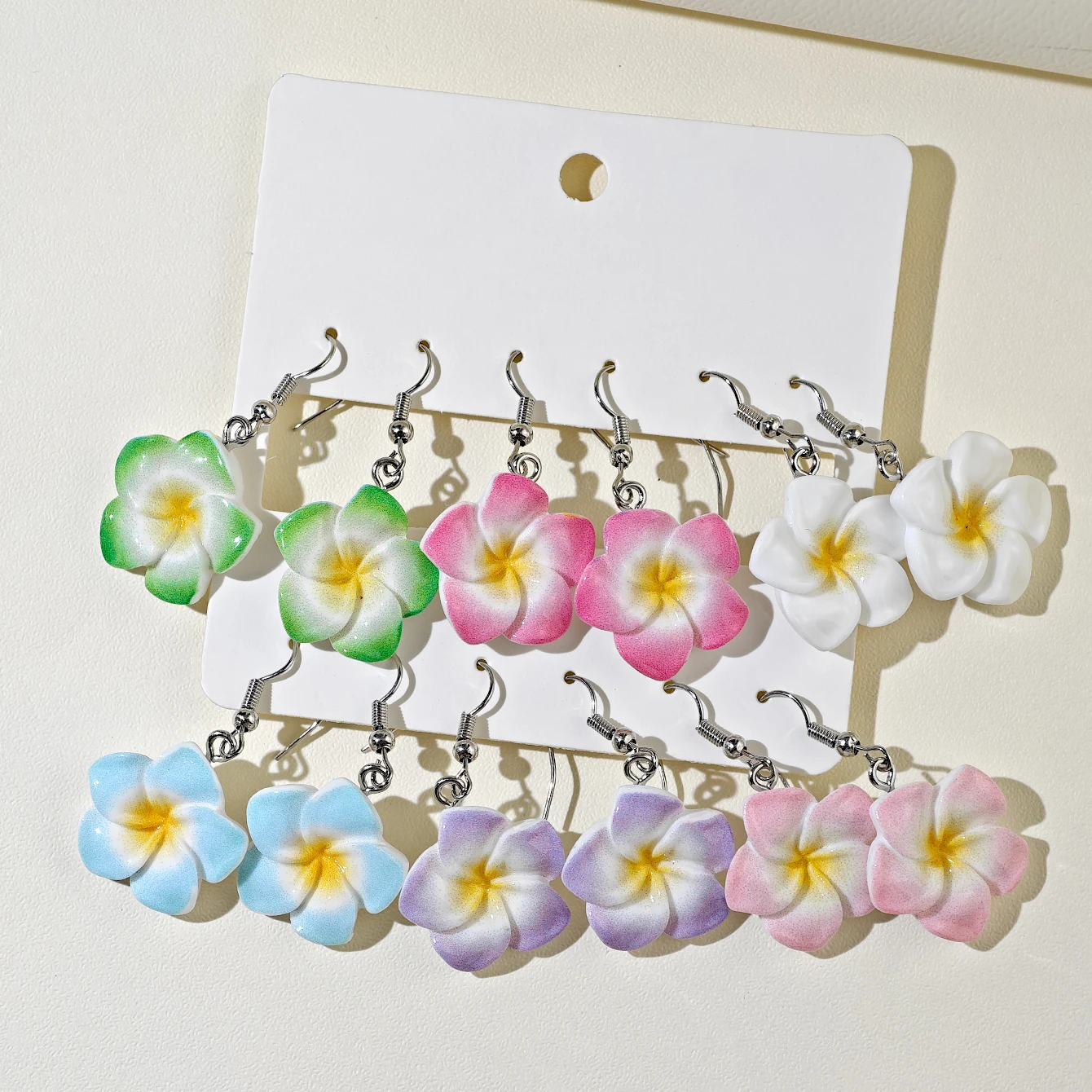 12 قطعة عبر الحدود الحد الأدنى البوهيمي نمط التدرج اللون بلوميريا الراتنج زهرة طقم من الحلقان للنساء