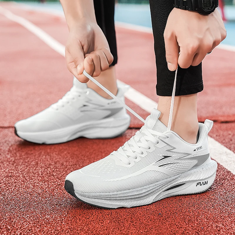 Herren-Laufschuhe, Tennisschuhe, atmungsaktive Laufschuhe mit Carbonplatte, hochelastische, rutschfeste und abriebfeste Außensohle, Herren- und Damenschuhe für Marathonläufe, sportliche Schuhe für den täglichen Gebrauch und zum Pendeln. – Detail 10