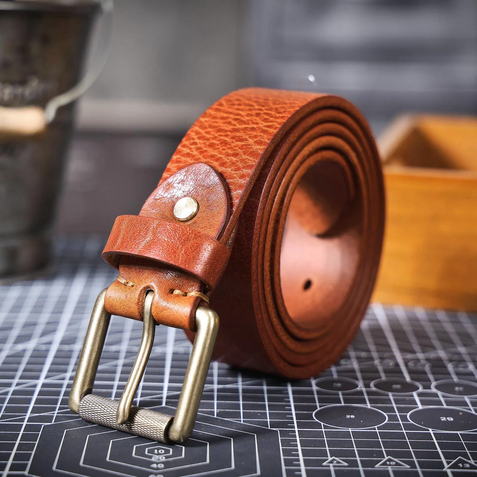 S.WORKER Klassischer Dicker Echtledergürtel für Herren aus Vollnarbigem Rindsleder Vintage Casual Gürtel für Jeans & Formelle Kleidung mit Messingschnalle – Detail 21