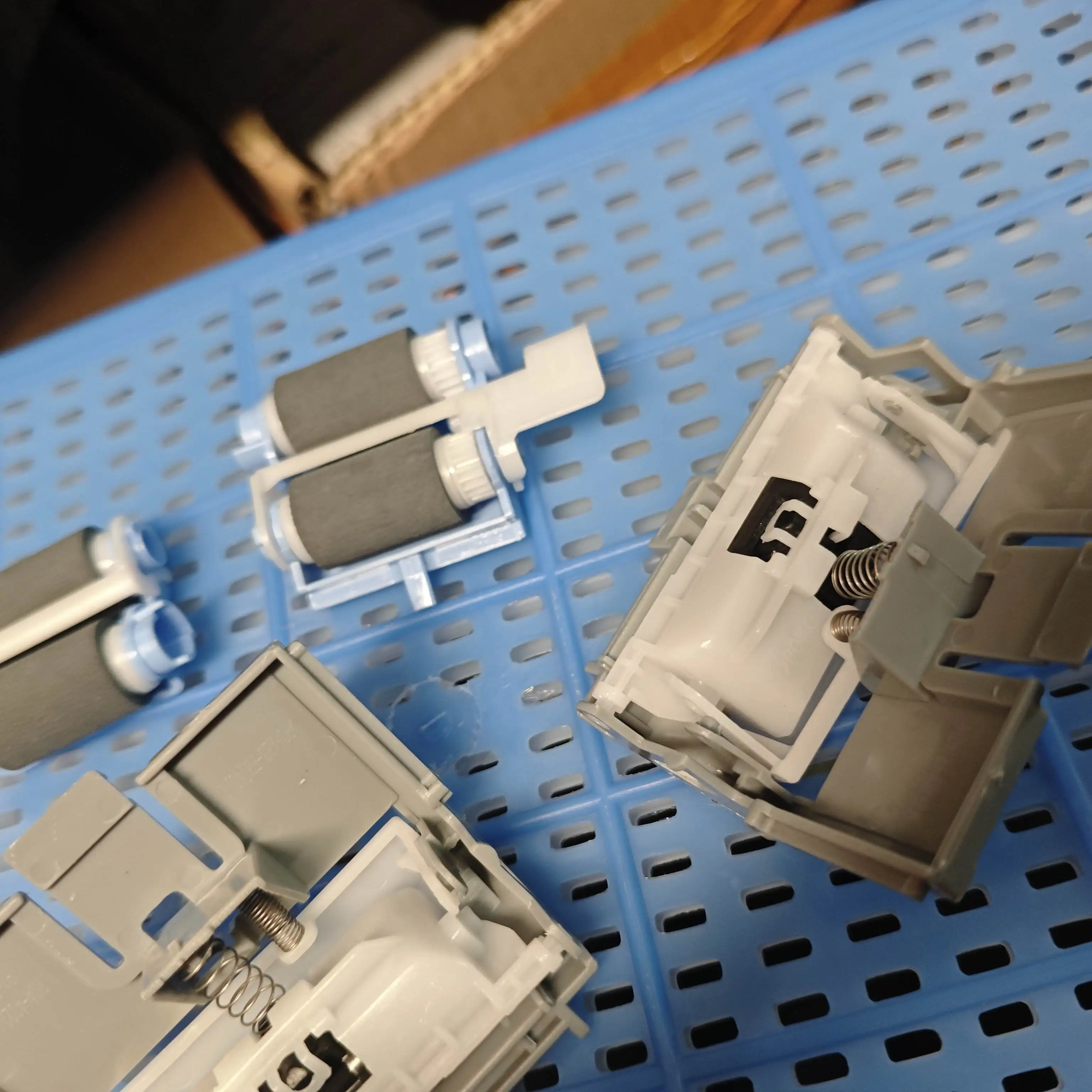 

1 комплект разделительного ролика захвата для HP M501 M506 M507 M527 M528 RM2-5752-000 F2A68-67913