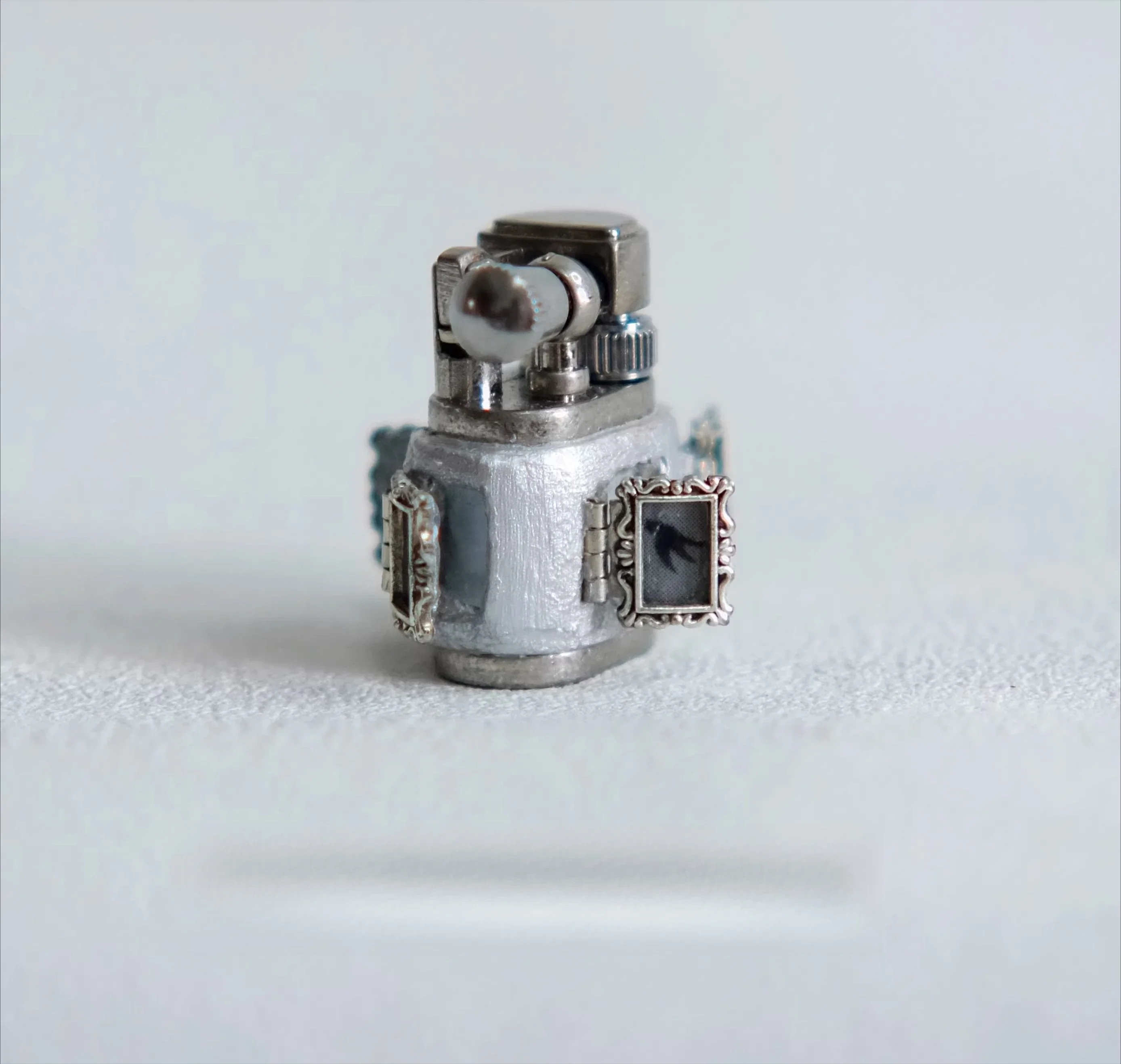 Portable machinery manual lighter machine translation cover lighter