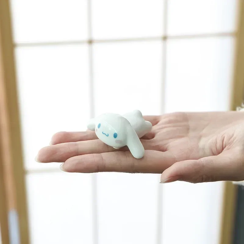 Kawaii Sanrio Animal de cerámica Cinnamoroll Mini decoración de escritorio Linda figura de Anime adorno en miniatura regalo creativo