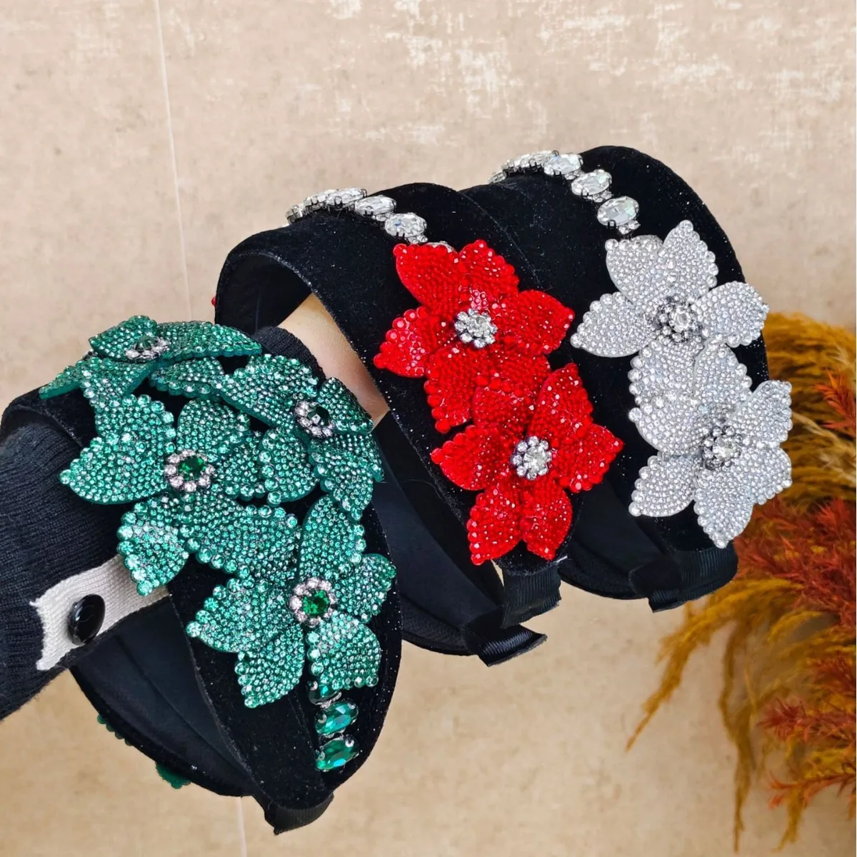 

Зеленые, красные, белые повязки для волос с цветочным узором, широкие, нескользящие, с кристаллами, аксессуары для укладки волос, заколки