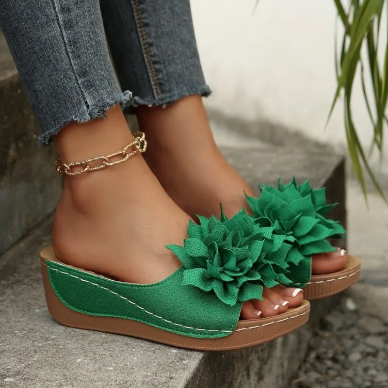 Women 3D Flower Wedge Slide Sandals Open Toe Slip on Platform Mules Summer Casual Beach Outdoor Wedge Heel Slippers view 3