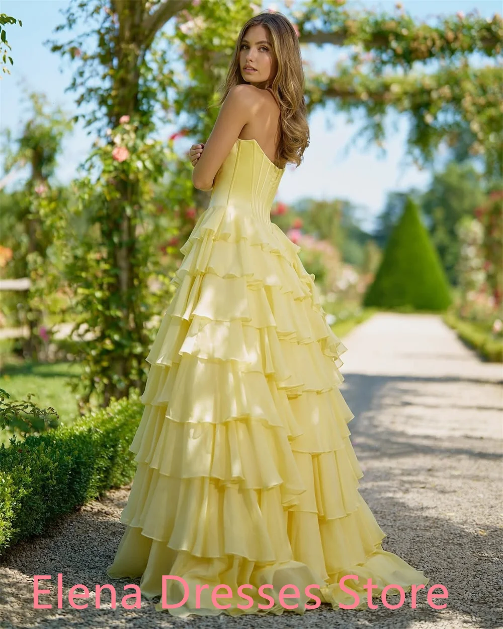 

Customized Elegant/ Graceful yellow Chiffon Homecoming Dress Classic Strapless Tiered Side Slit Zipper Back Vestido De Festa