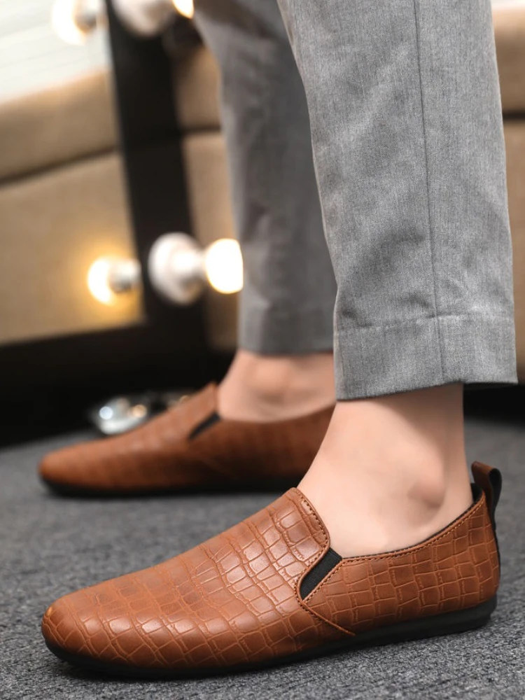 

Легкая мужская повседневная обувь без шнуровки, дышащая, акция, удобная мужская кожаная обувь в стиле ретро для взрослых, роскошная распродажа