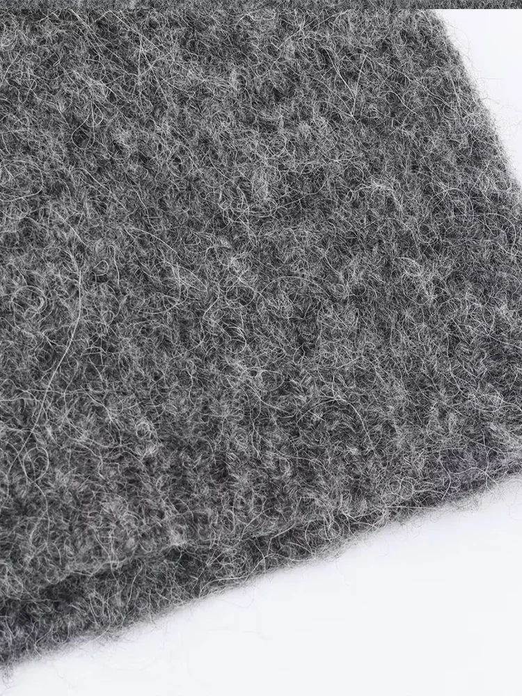 قميص نسائي جديد على الطراز الأوروبي أنيق ومتعدد الاستخدامات ورقبة عالية مع زخارف مطرزة بالخرز