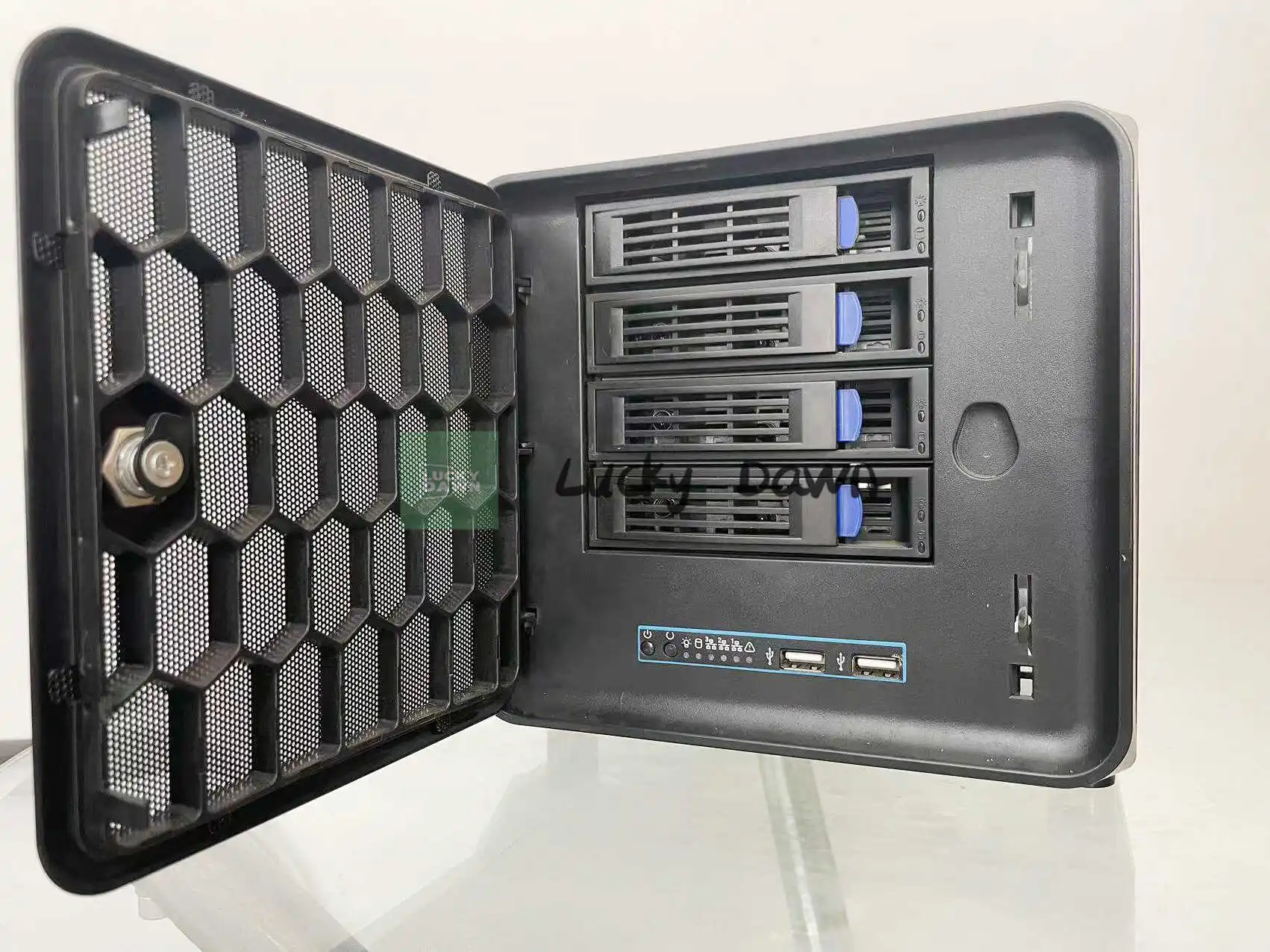 

Новый 4-процессорный жесткий диск NAS с поддержкой материнской платы Mini ITX для домашнего сетевого хранения
