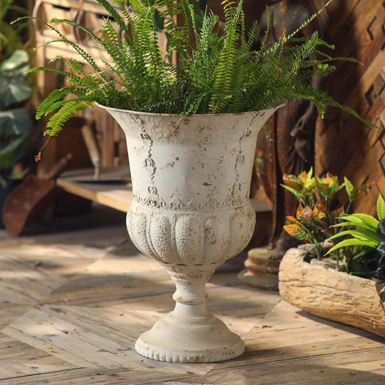 Decorative Vase Vintage-Inspired Metal Vase Flower Urn Classic Vessel Timeless for Entry Table, Mantel