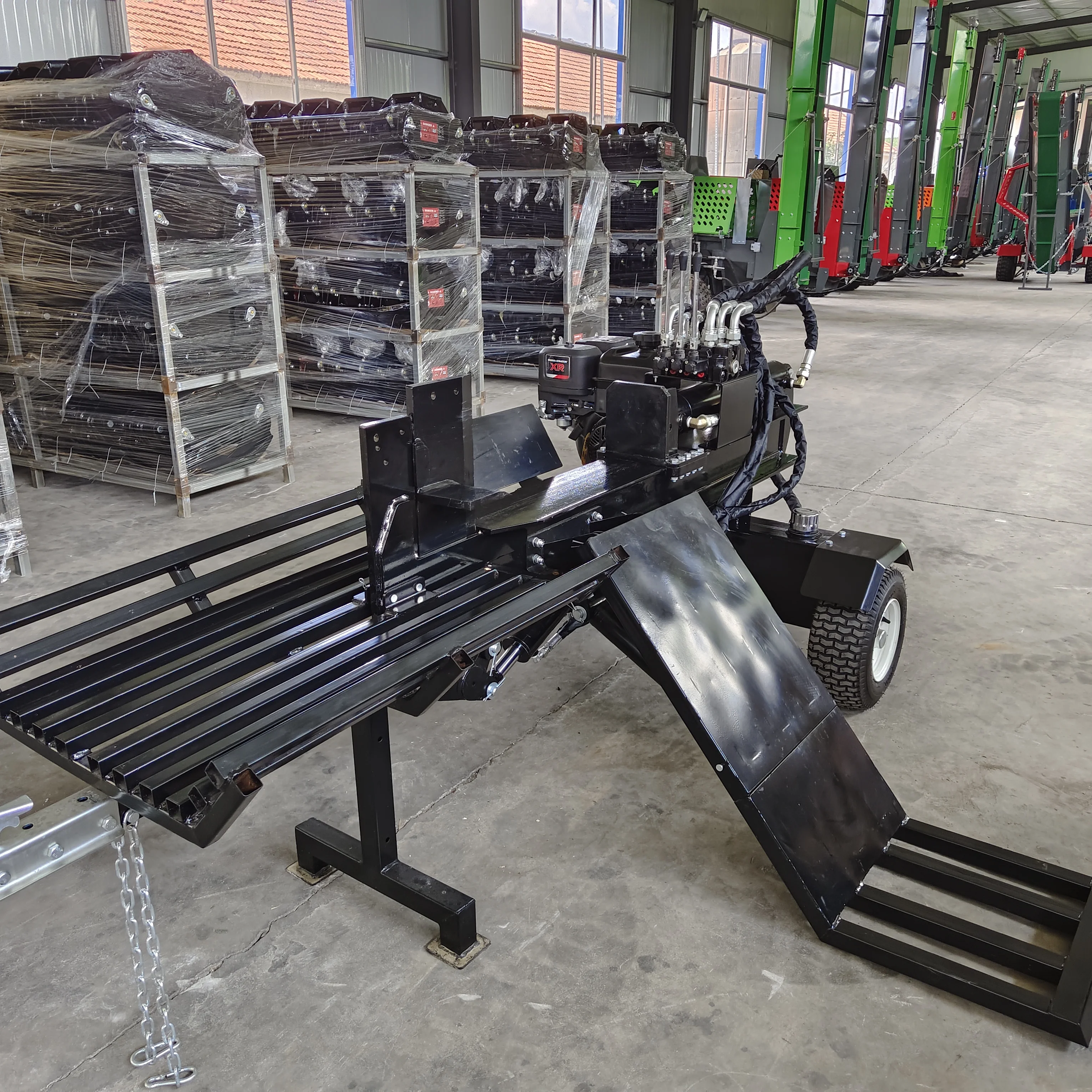 202530トン級業務用木材加工林業用丸太割り機（ログリフター付き）