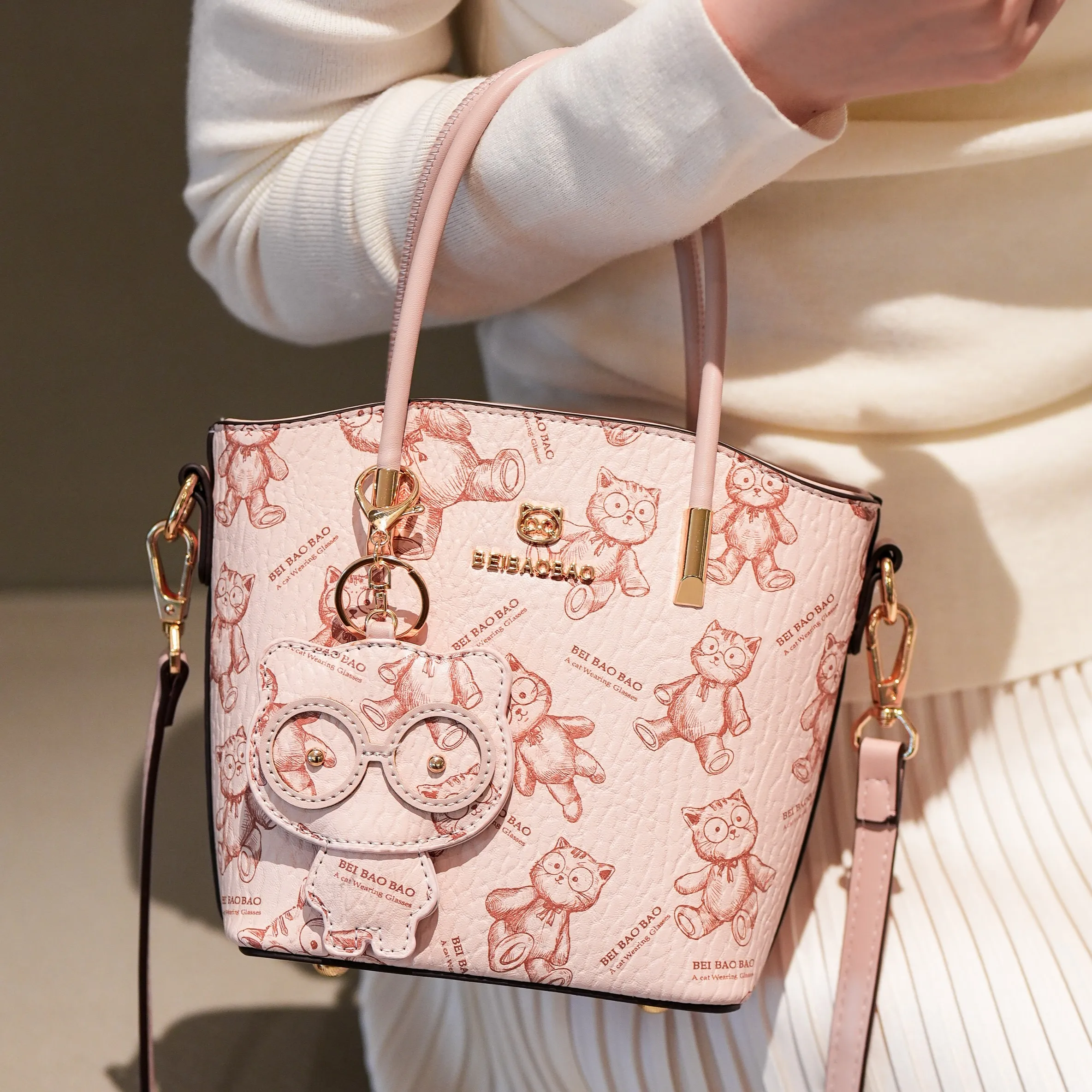 

Women's Bucket Handbag High-Quality Large Capacity Classic All-Over Print Design Single Shoulder Slant Cross Bag totes bag purse