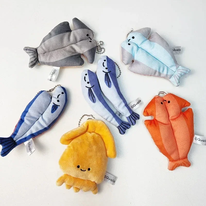 Original QUALIA Gashapon Getrockneter Fisch Plüsch Pacific Saury Qversion Mini Anime Action Figure Modell Spielzeug Geschenke Sammlung Ornament