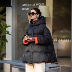 Ropa de invierno para mujer, chaqueta acolchada gruesa y cálida con colisión de colores a la moda, chaqueta informal holgada con capucha de plumón de pato blanco