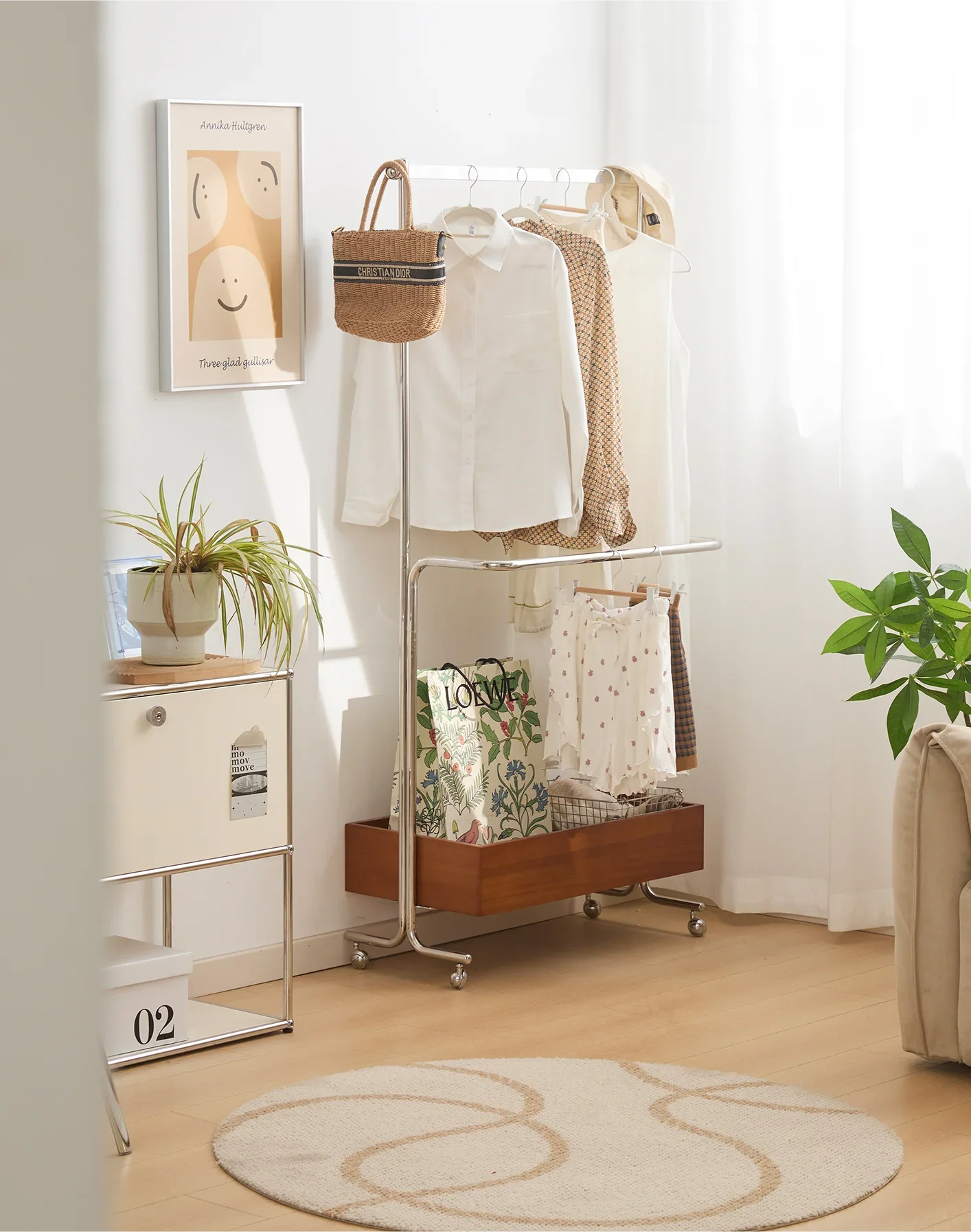 

Solid Wood Floor Hanger Small Apartment Simple Bedroom Mobile Coat Rack Storage Hanger