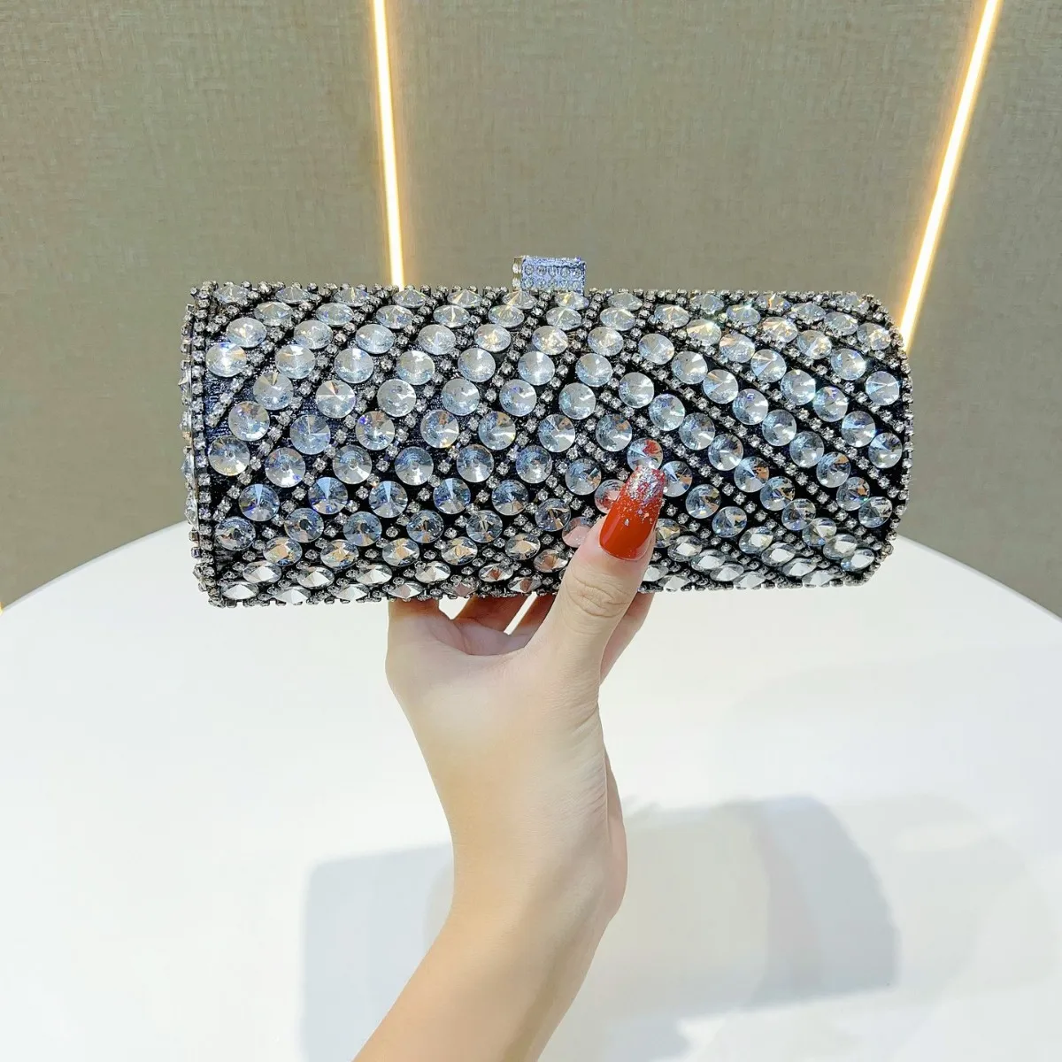

Luxury Diamond Studded Banquet Bag Women’s High-Quality Full Diamond Crossbody Handbag Elegant Dress Party Purse Stylish Tote