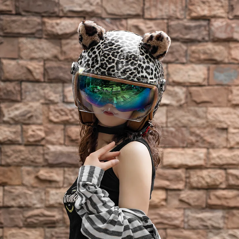 

Идеальное снаряжение для верховой езды, белый леопардовый принт 3/4, мотоциклетный шлем с открытым лицом и подходящей парой ушей для женщин-гонщиков, поездок на работу