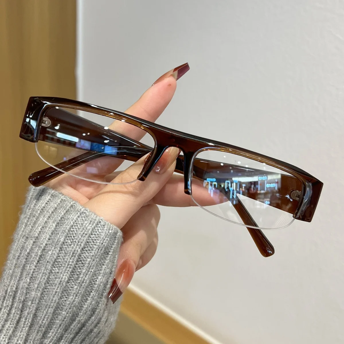 High-Appearance Half-Frame Women's Non-Prescription Glasses with Niche Design for Everyday Wear and Visual Protection