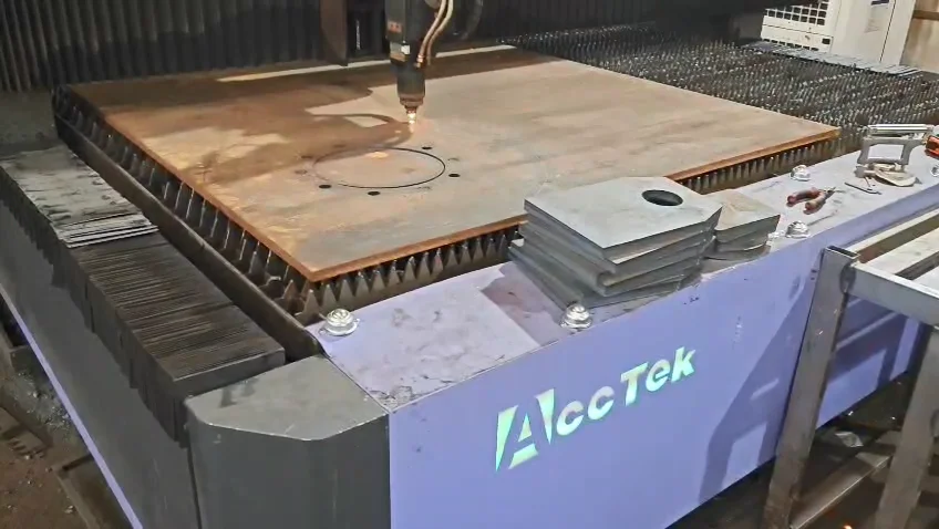 Fiber Laser Cutting Machine 3000W/6000W Gantry Type CNC Control Ai/Bmp/Las for Metal Cutting Retail Manufacturing