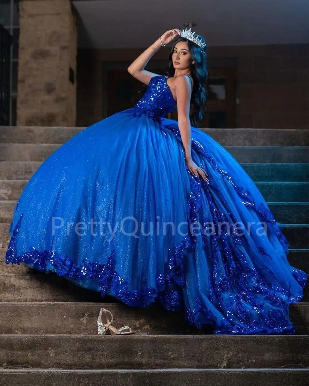 Vestido de quinceañera azul real con lentejuelas de tul brillante, vestido de baile de corazón hecho a medida con tren corto, Vestidos de quinceañeras