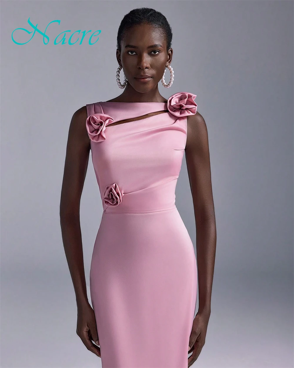 فستان سهرة رائع من الساتان مخصص برقبة قارب رقيقة فساتين لحضور الحفلات الموسيقية بدون أكمام زهور مناسبة خاصة