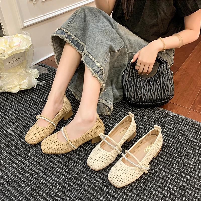 2025 zapatos de mujer individuales planos con una correa Mary Jane y punta cuadrada hueca, nuevos zapatos de cuero pequeños de frijol de suela blanda para verano y otoño