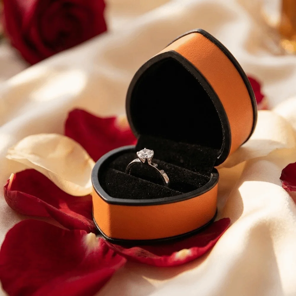 Heart-shaped Jewelry Box PU Leather Solid-color Surface Heart-shaped Box Compact Portable Size Reliable Stitching