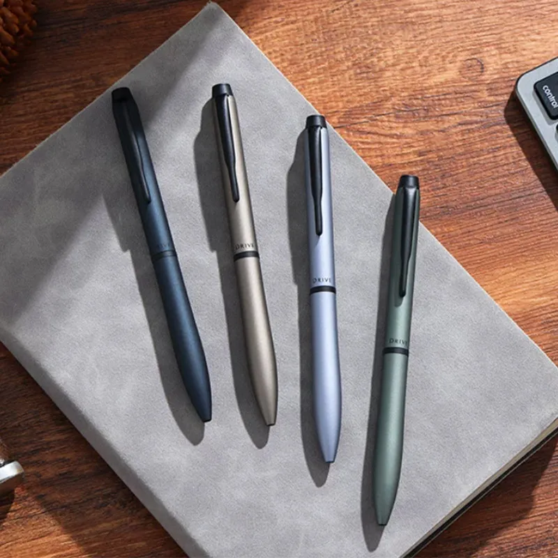 penna-a-sfera-pilot-eterlink-edizione-limitata-10°-anniversario-giapponese-in-ottone-con-meccanismo-a-rotazione-inchiostro-a-bassa-viscosita-4-colori-a-tema-viaggio-lussuosa