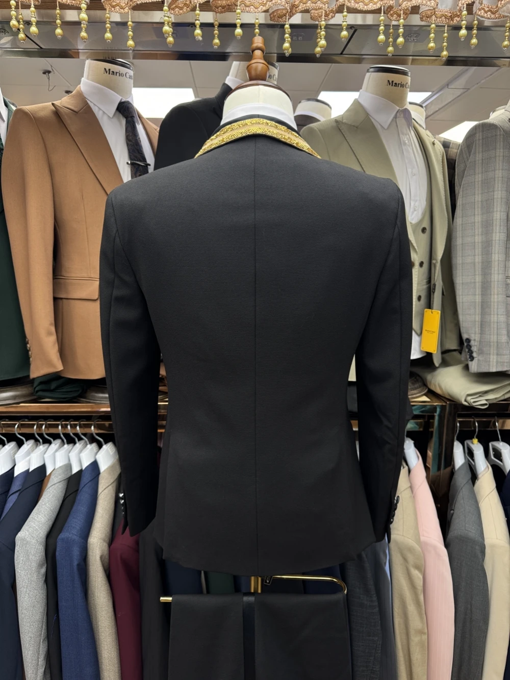 الذهبي مطرز البدلة مجموعة 2 قطعة سترة السراويل للرجال أنيق أنيق مزدوجة الصدر الرجال الدعاوى الزفاف العريس مجموعات ملابس الرقص