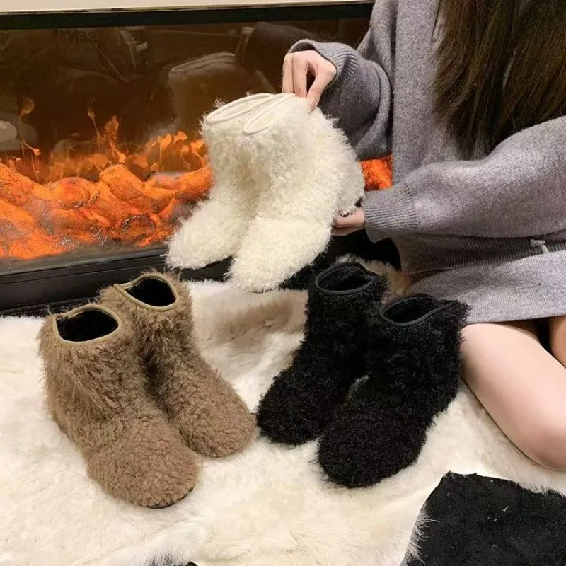 New Lamb Wool Low Top Leather Shoes, Winter Warm Women's Boots, Fashionable Beige Black Anti Slip Sole and Ankle Boots