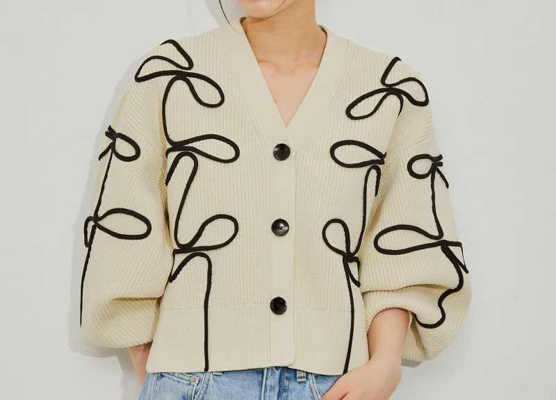 

Autumn and Winter New Women's Long Sleeved Jacket, Heavy-duty Handmade Floral V-neck Cardigan, Knitted Jacket