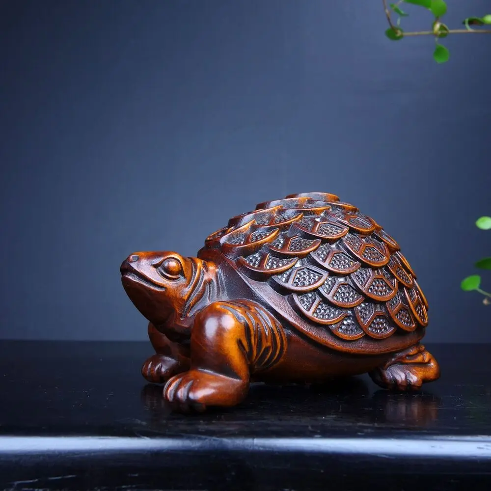 Old Tibetan boxwood handlebars, small ornaments, and golden turtles