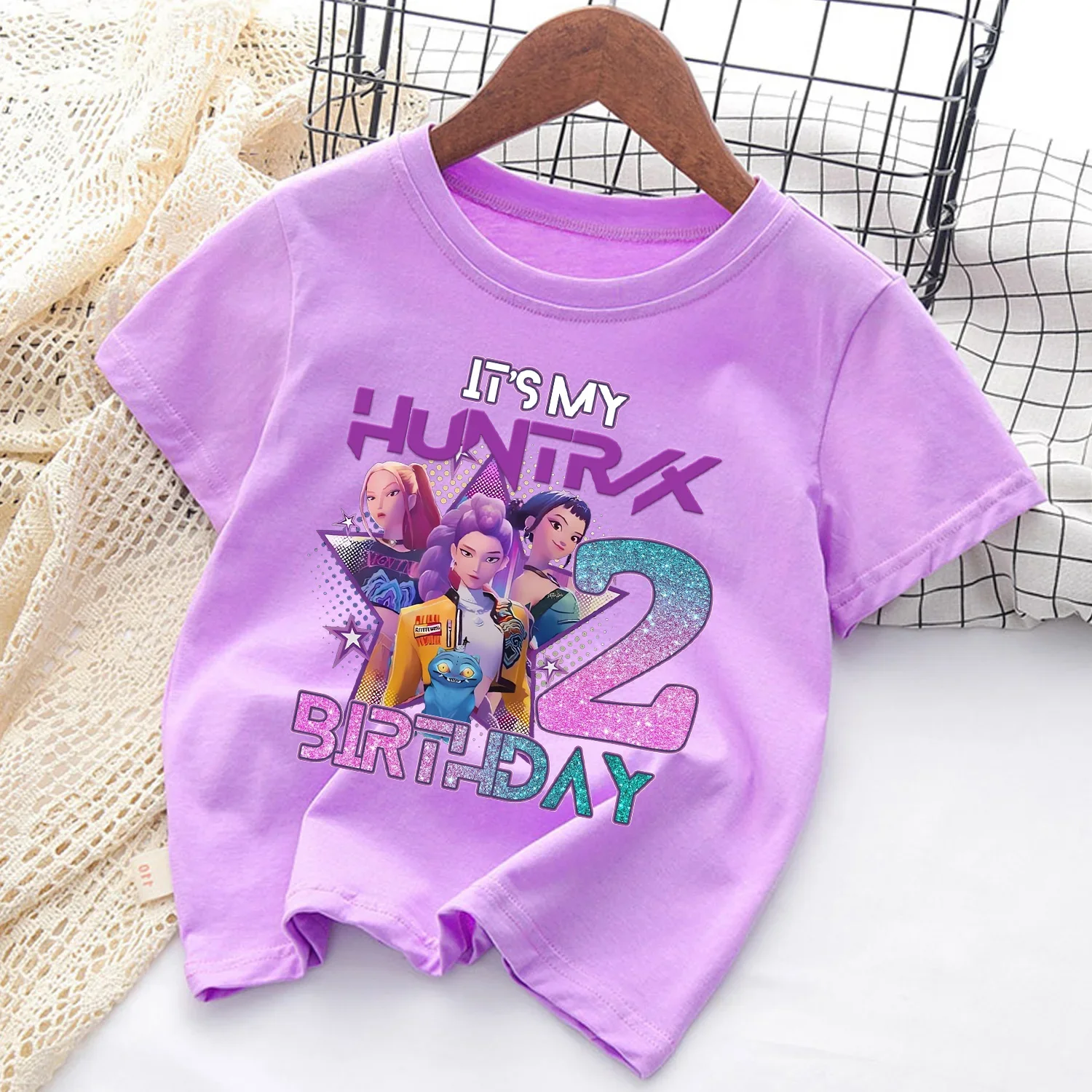 تي شيرت KPop Demon Hunters للأطفال على شكل عيد ميلاد تي شيرت علوي للفتيات والأولاد ملابس أرجوانية بأكمام قصيرة كرتونية هدية ملابس للأطفال